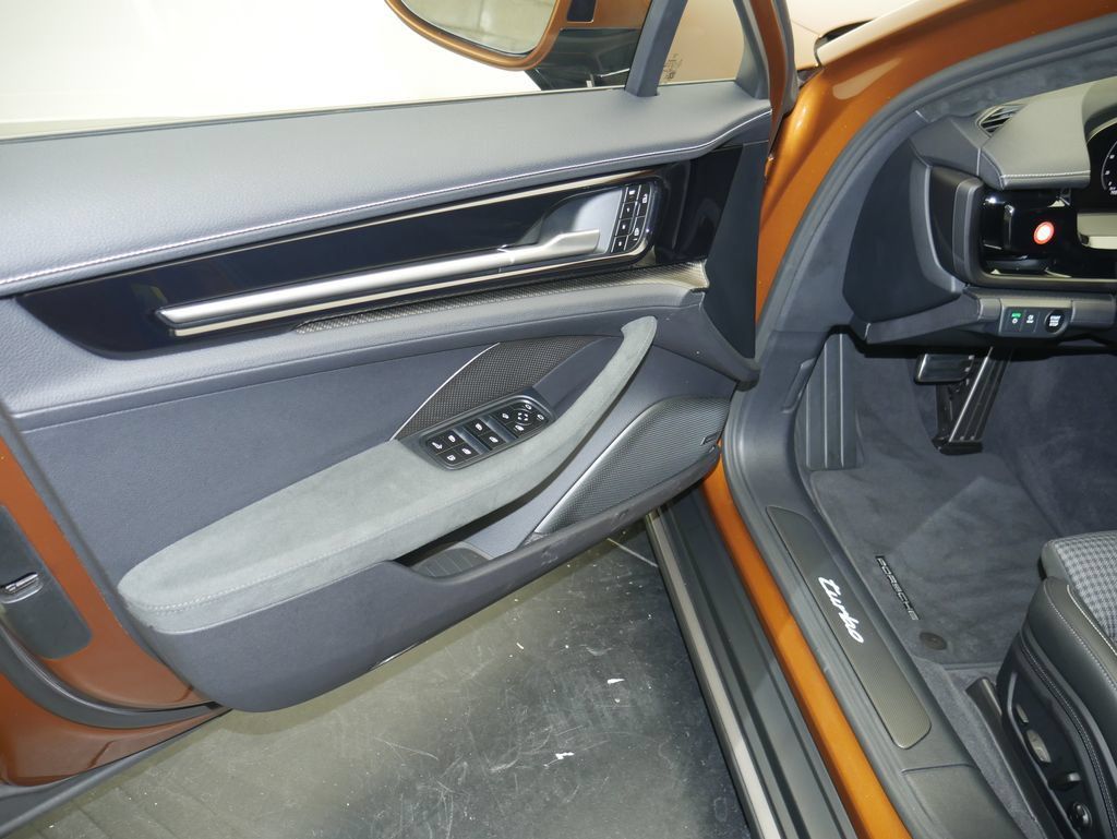 Certified 2025 Porsche Panamera Turbo AWD/4WD image 4
