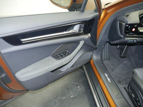 Certified 2025 Porsche Panamera Turbo AWD/4WD image 4