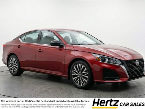 Used 2025 Nissan Altima 2.5 SV FWD image 1