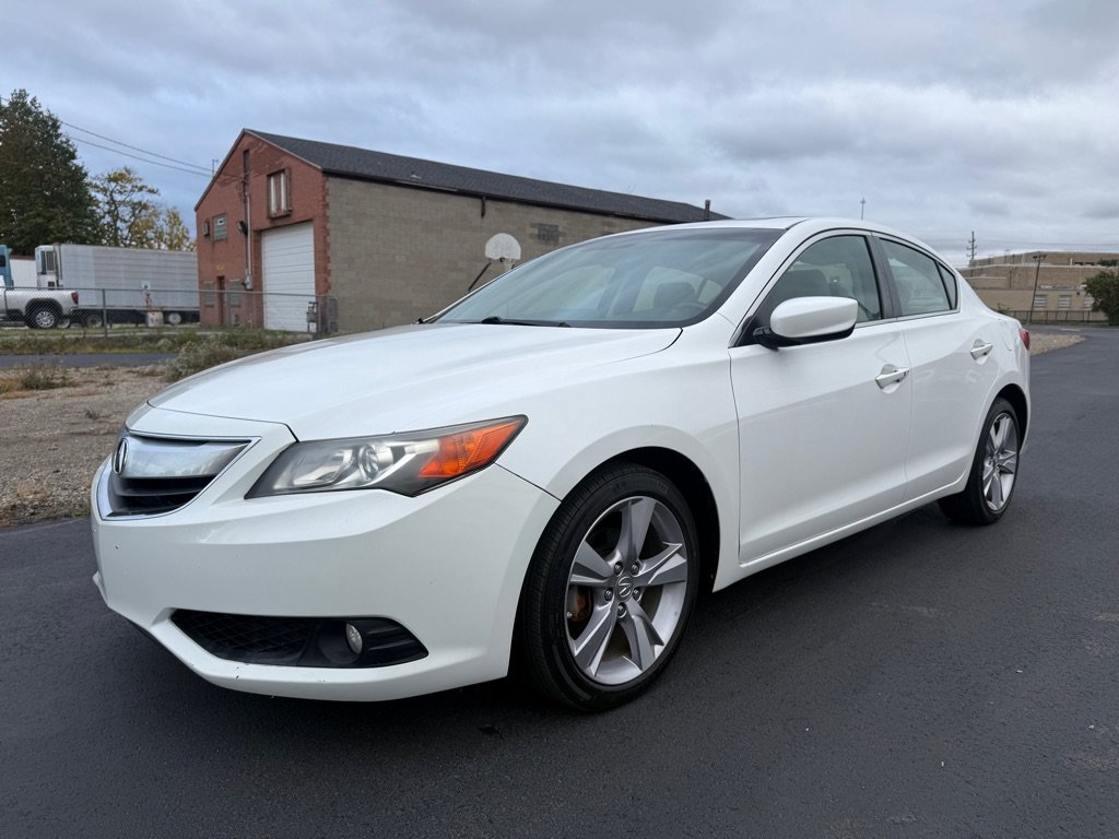 Used 2013 Acura ILX w/ Premium Package FWD image 1