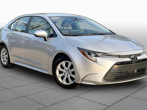 Used 2024 Toyota Corolla LE FWD image 3