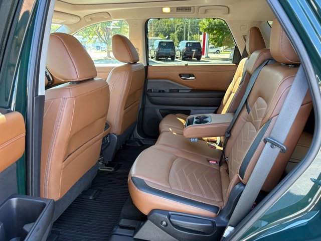 Used 2023 Nissan Pathfinder Platinum w/ Cargo Package AWD/4WD image 22