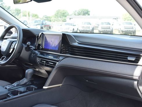 Used 2025 Toyota Camry LE FWD image 36
