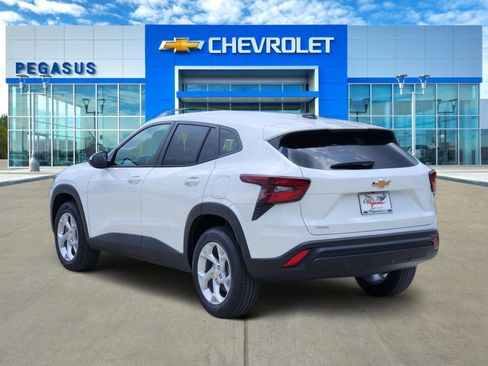 New 2026 Chevrolet Trax LS w/ LS Convenience Package FWD image 5