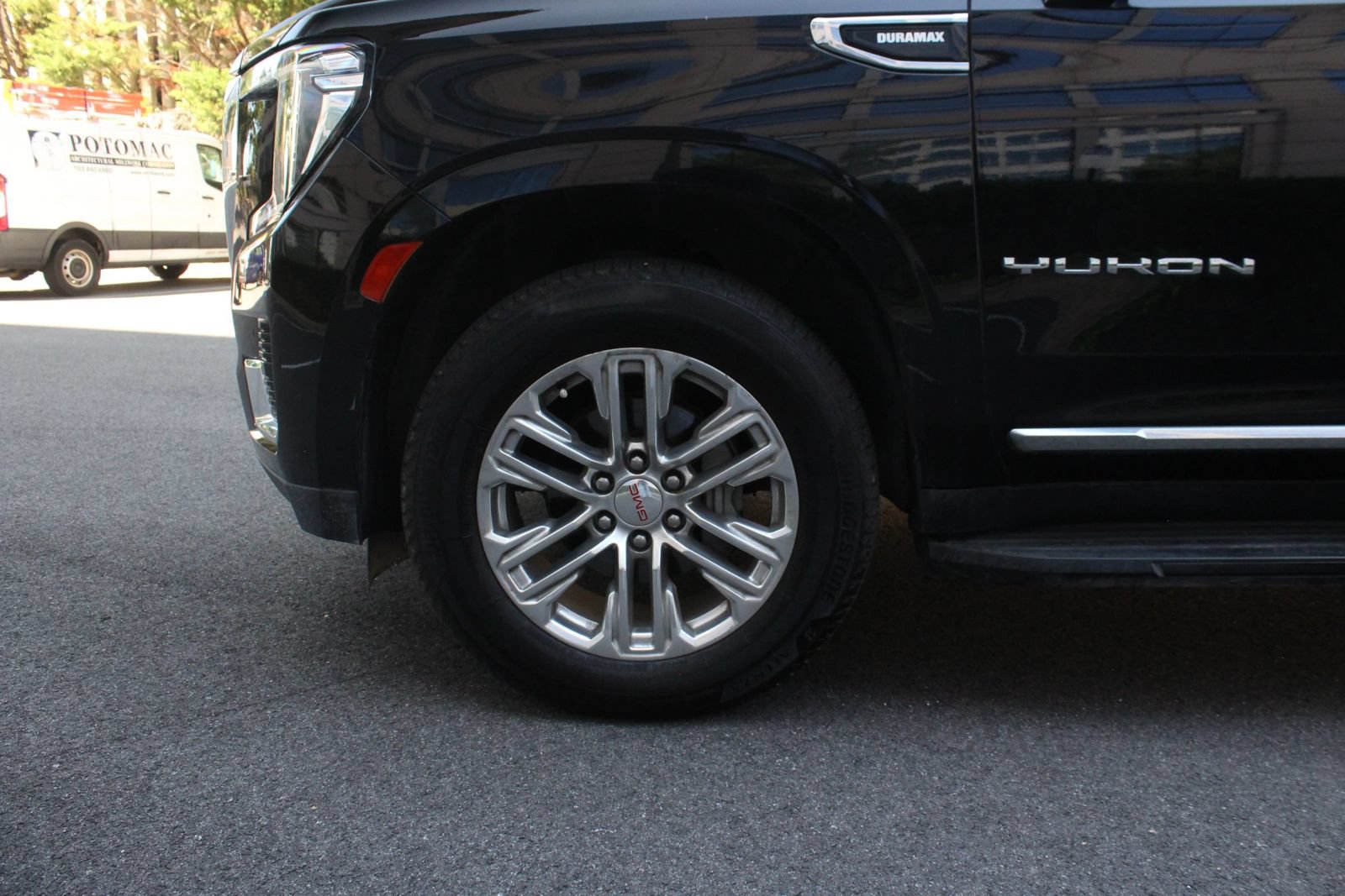 Used 2021 GMC Yukon XL SLT w/ SLT Premium Package AWD/4WD image 11