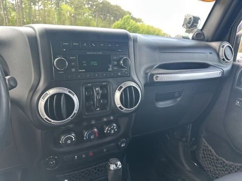 Used 2014 Jeep Wrangler Unlimited Rubicon w/ Connectivity Group image 13
