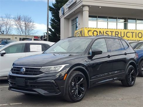 Certified 2024 Volkswagen Tiguan SE R-Line image 33