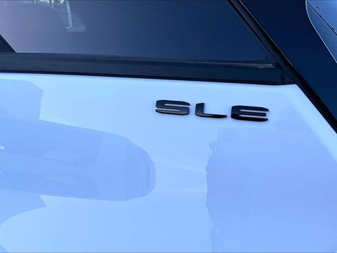 Used 2024 GMC Terrain SLE w/ Elevation Edition FWD image 32