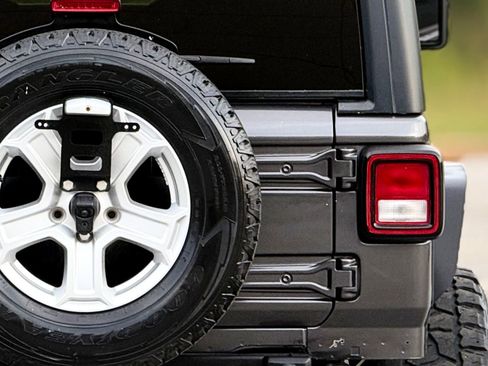 Used 2020 Jeep Wrangler Sport image 17