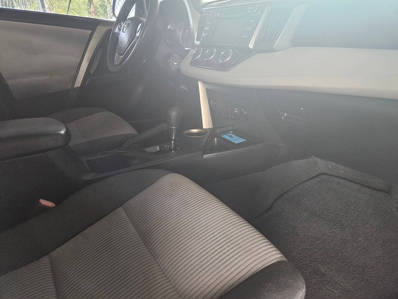Used 2014 Toyota RAV4 LE FWD image 16