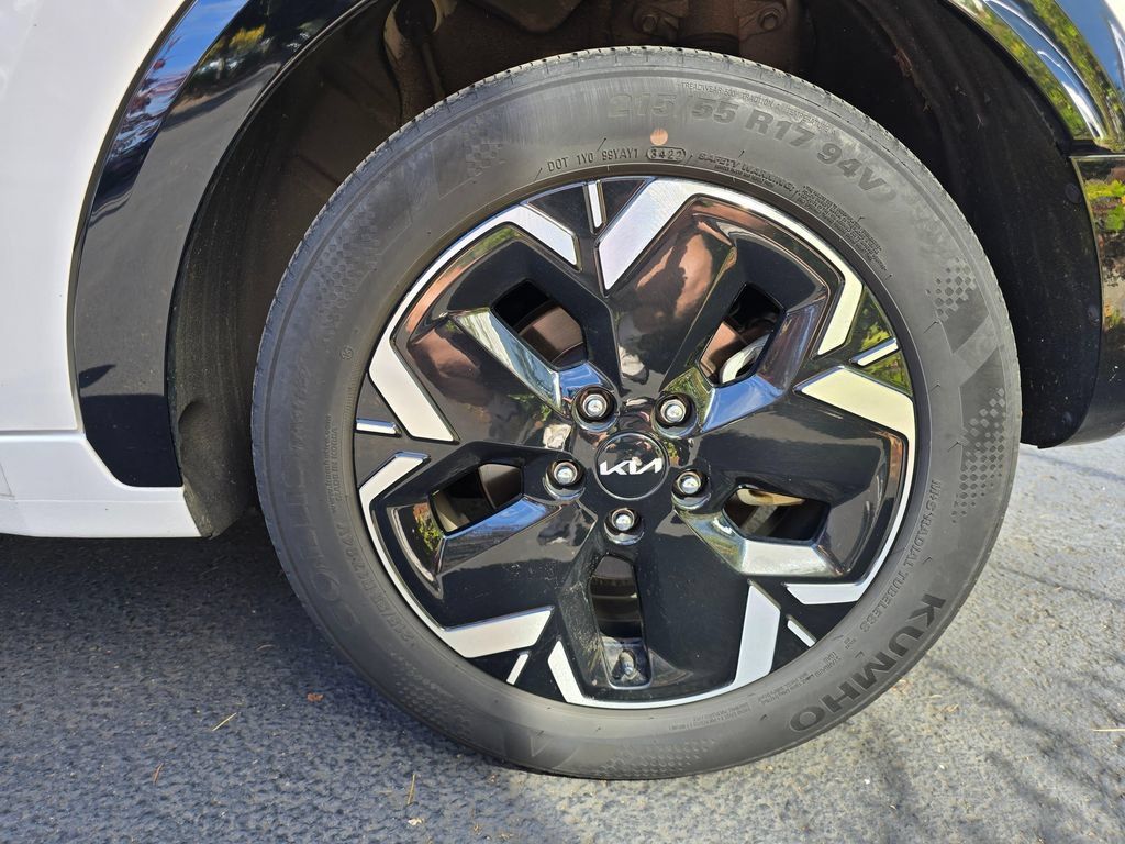 Certified 2023 Kia Niro Wind w/ Wind Preserve Package FWD image 6