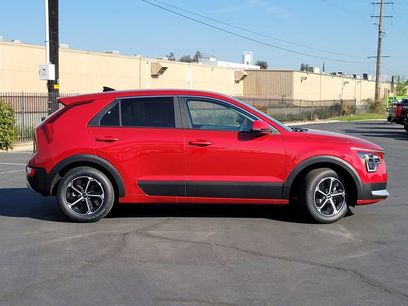 New 2025 Kia Niro LX