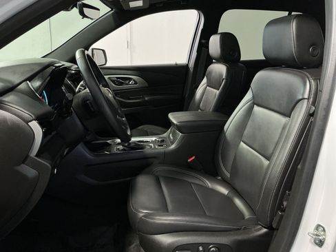 Used 2023 Chevrolet Traverse LT w/ LT Premium Package AWD/4WD image 14