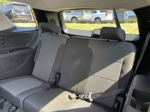 Used 2021 Chevrolet Traverse LS image 16