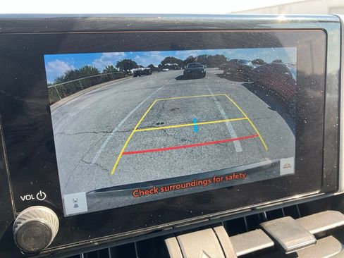 Used 2025 Toyota RAV4 XLE FWD image 10