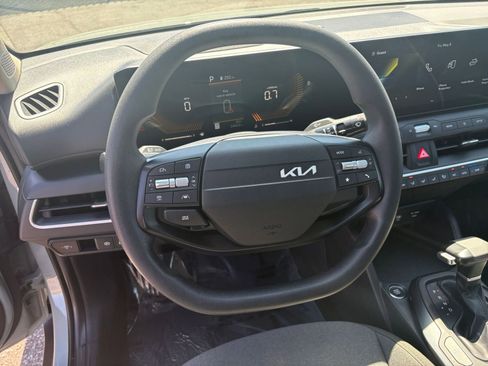 Used 2025 Kia K4 FWD image 27