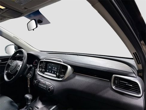 Used 2019 Kia Sorento LX image 29