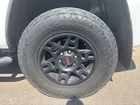 Used 2023 Toyota 4Runner SR5 Premium w/ Moonroof Package AWD/4WD image 17