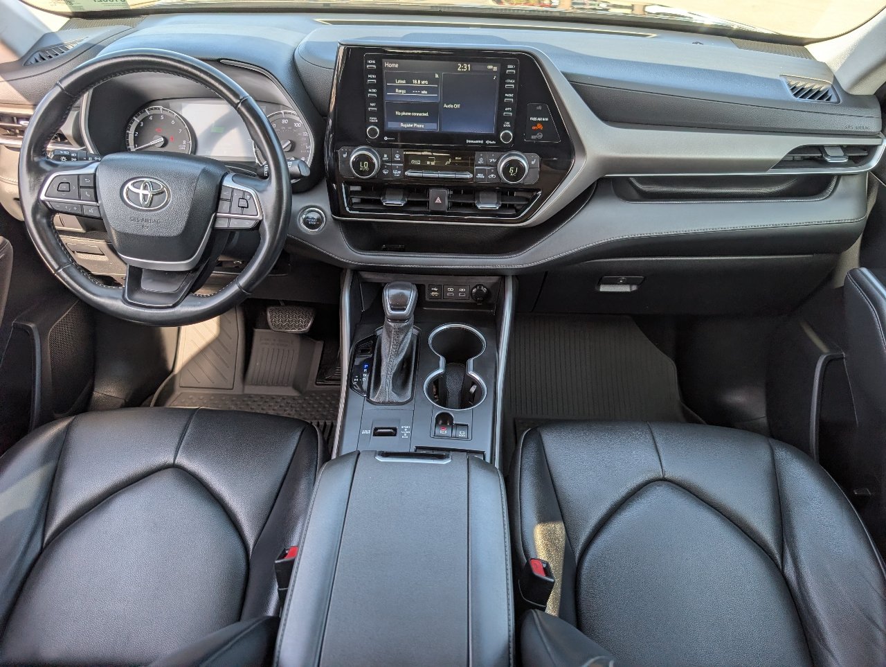 Used 2022 Toyota Highlander XLE FWD image 4