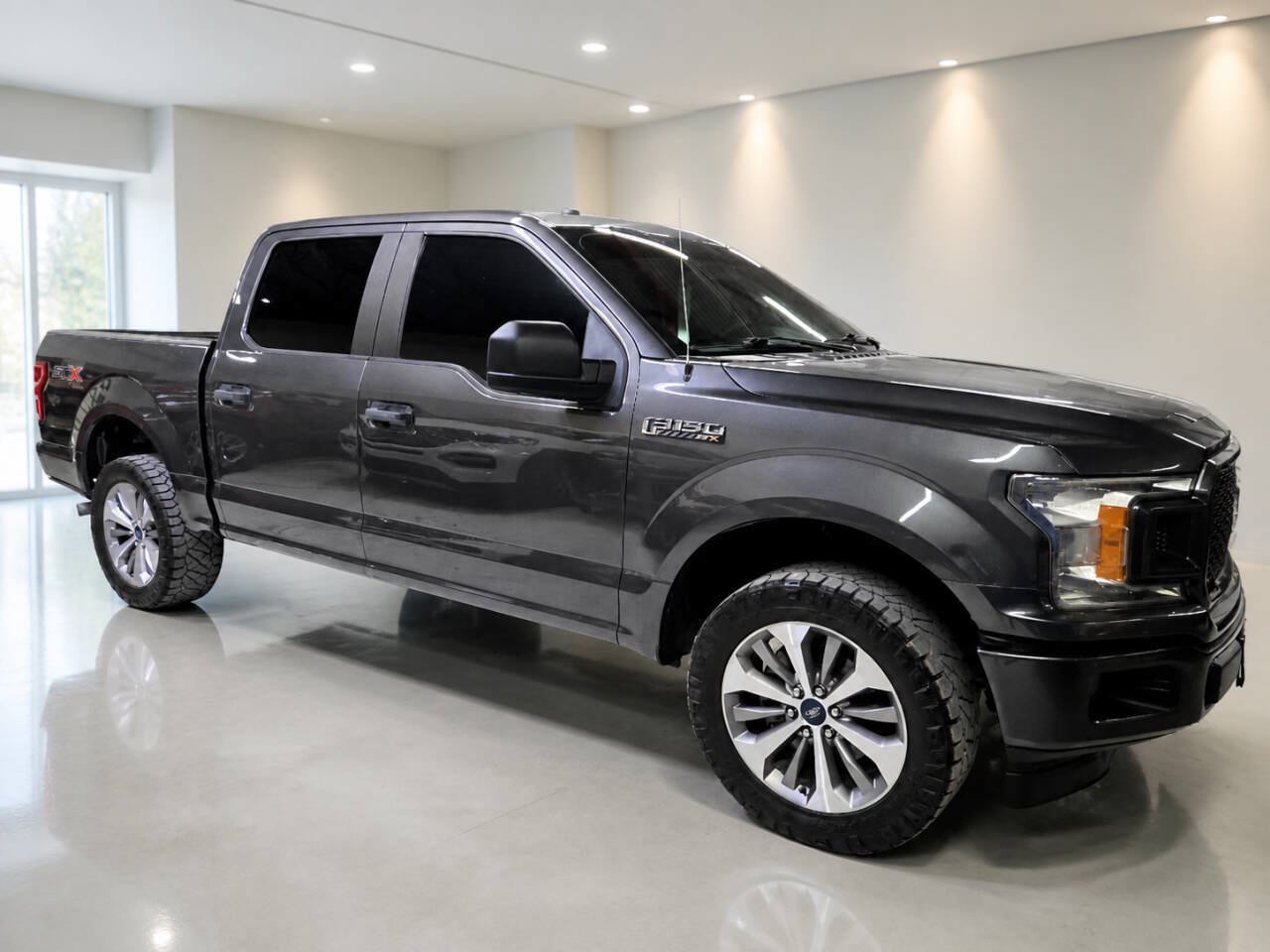 Used 2019 Ford F150 XL w/ Equipment Group 101A Mid AWD/4WD image 4