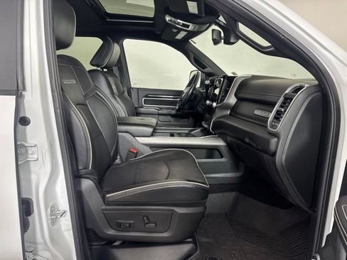 Used 2022 RAM 3500 Laramie AWD/4WD image 4
