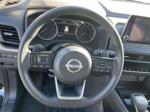 Used 2023 Nissan Rogue SV image 18