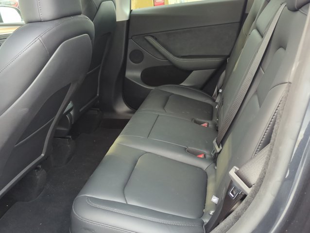 Used 2025 Tesla Model Y Long Range RWD image 9