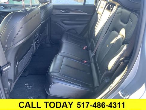 Used 2023 Jeep Grand Cherokee Limited image 25