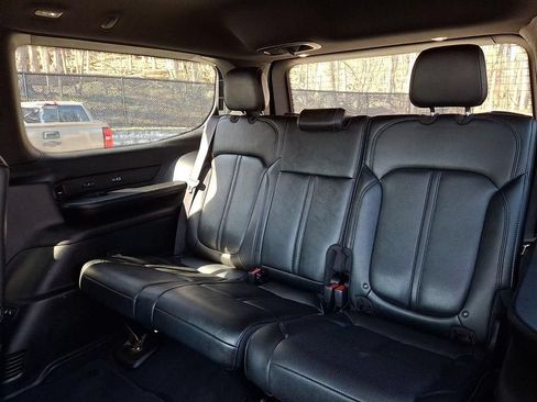 Used 2024 Jeep Wagoneer Series III AWD/4WD image 14