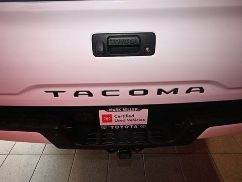 Certified 2017 Toyota Tacoma TRD Off-Road image 13