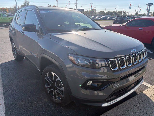 Used 2023 Jeep Compass Limited AWD/4WD image 2