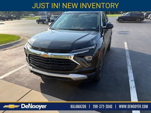 Used 2024 Chevrolet TrailBlazer LT w/ Convenience Package AWD/4WD image 1