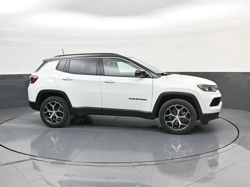 Used 2024 Jeep Compass Limited image 9