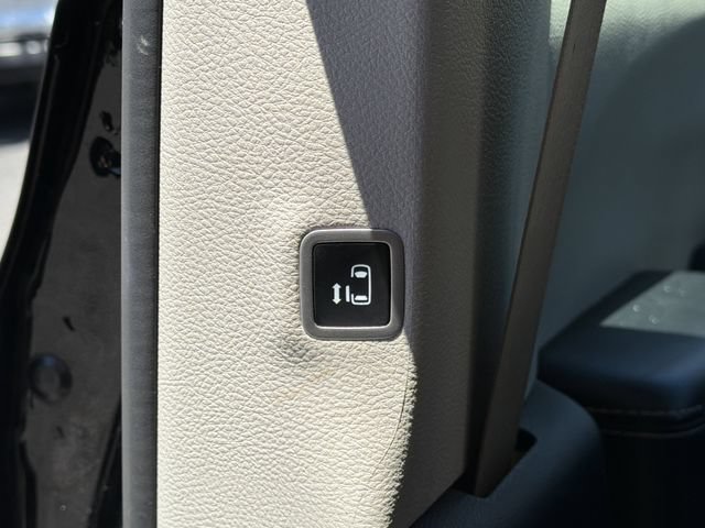 Used 2024 Chrysler Pacifica Touring-L FWD image 21