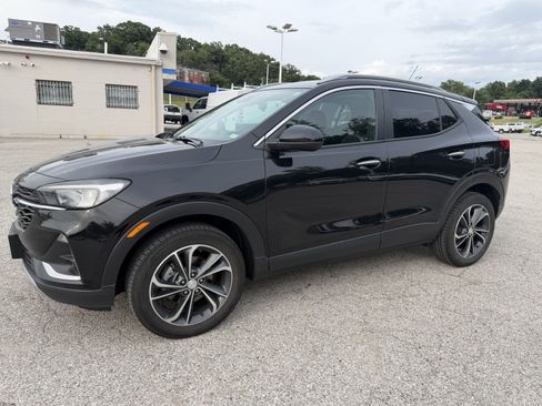 Used 2023 Buick Encore GX Select w/ Safety Package II AWD/4WD image 3