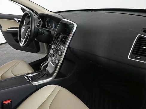 Used 2016 Volvo XC60 T5 Premier w/ Proximity Package FWD image 21