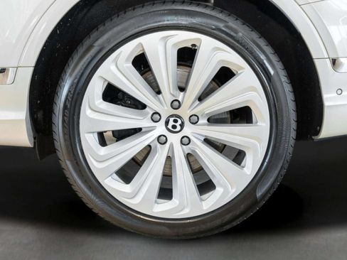Used 2022 Bentley Bentayga AWD/4WD image 12