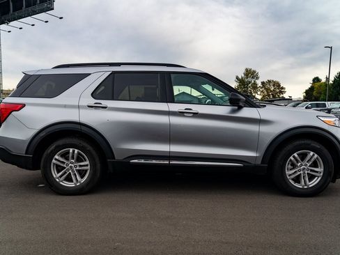 Used 2022 Ford Explorer XLT image 9