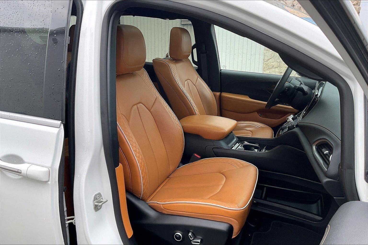 Used 2023 Chrysler Pacifica Pinnacle FWD image 7