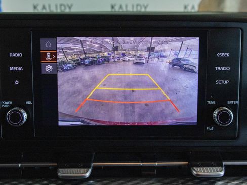 Used 2024 Kia Carnival LX image 6