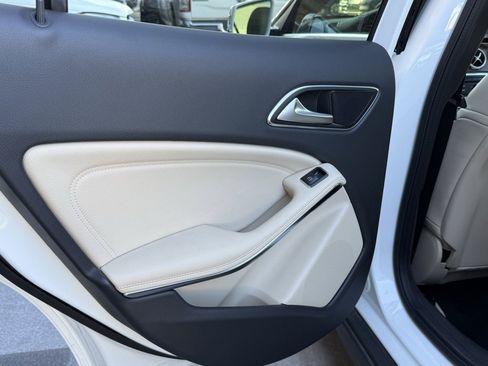 Used 2019 Mercedes-Benz GLA 250 4MATIC image 24