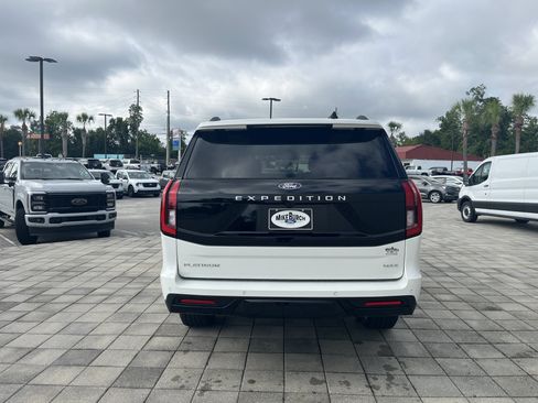 New 2027 Ford Expedition Max Platinum w/ Driver's Package RWD image 5