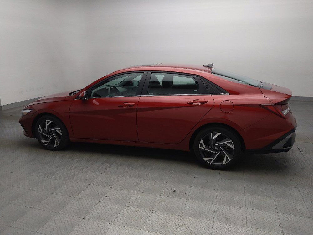 Used 2025 Hyundai Elantra SEL FWD image 3
