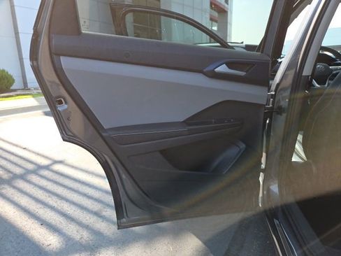 Used 2024 Volkswagen Taos SE image 12