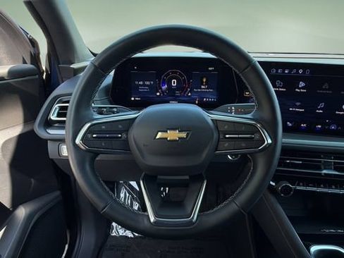 Used 2025 Chevrolet Traverse LT FWD image 13
