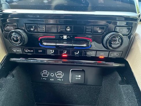 Used 2021 Jeep Grand Cherokee L Limited AWD/4WD image 24