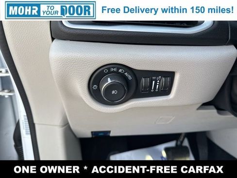 Used 2024 Chrysler Pacifica Touring-L image 20