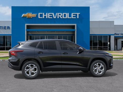 New 2026 Chevrolet Trax LS w/ LS Convenience Package FWD image 5