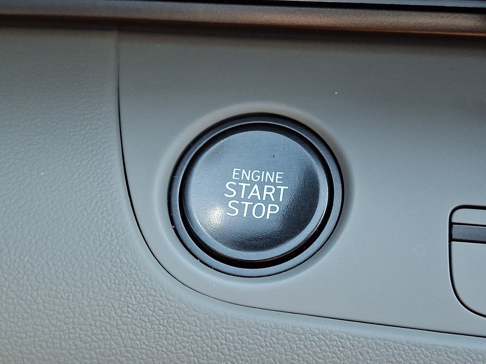 Certified 2025 Hyundai Elantra Limited FWD image 23
