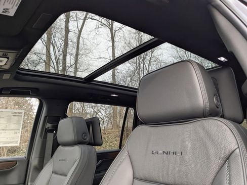 New 2026 GMC Yukon XL Denali w/ Denali Reserve Package image 13